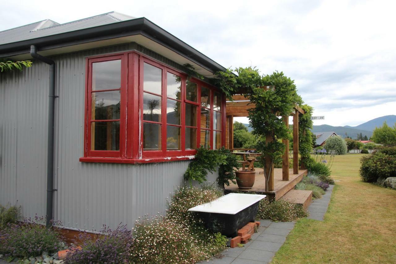 Batch With A View Villa Te Anau Bagian luar foto